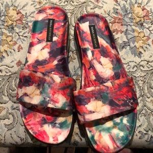 Ladies Dana Bachman slides sz 7.5 floral